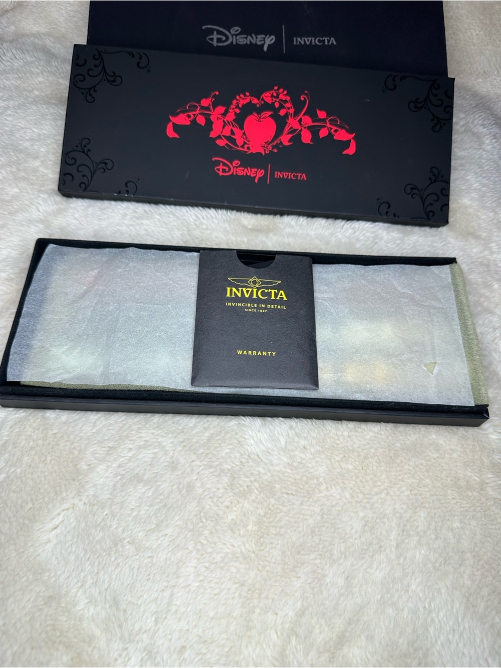 Invicta Disney Snow White Interchangeable Strap Watch - Picture 9 of 9